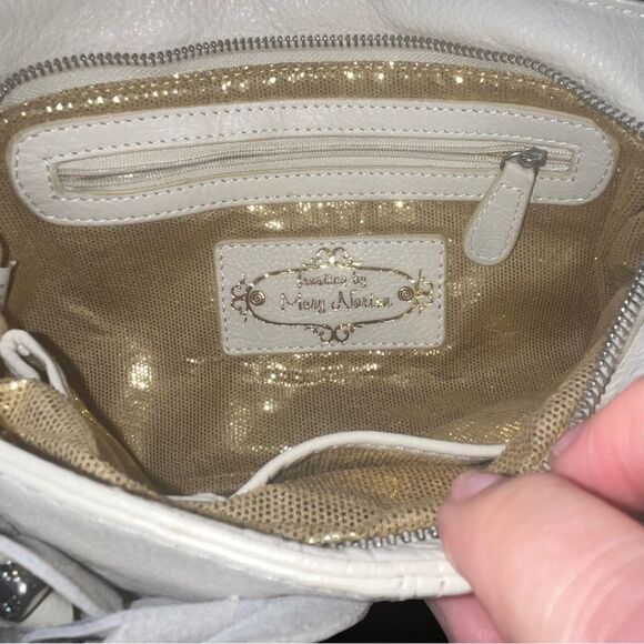 Frosting By Mary Norton Cream Leather with Petals and Silver-tone Accent Bag - Picture 4 of 8